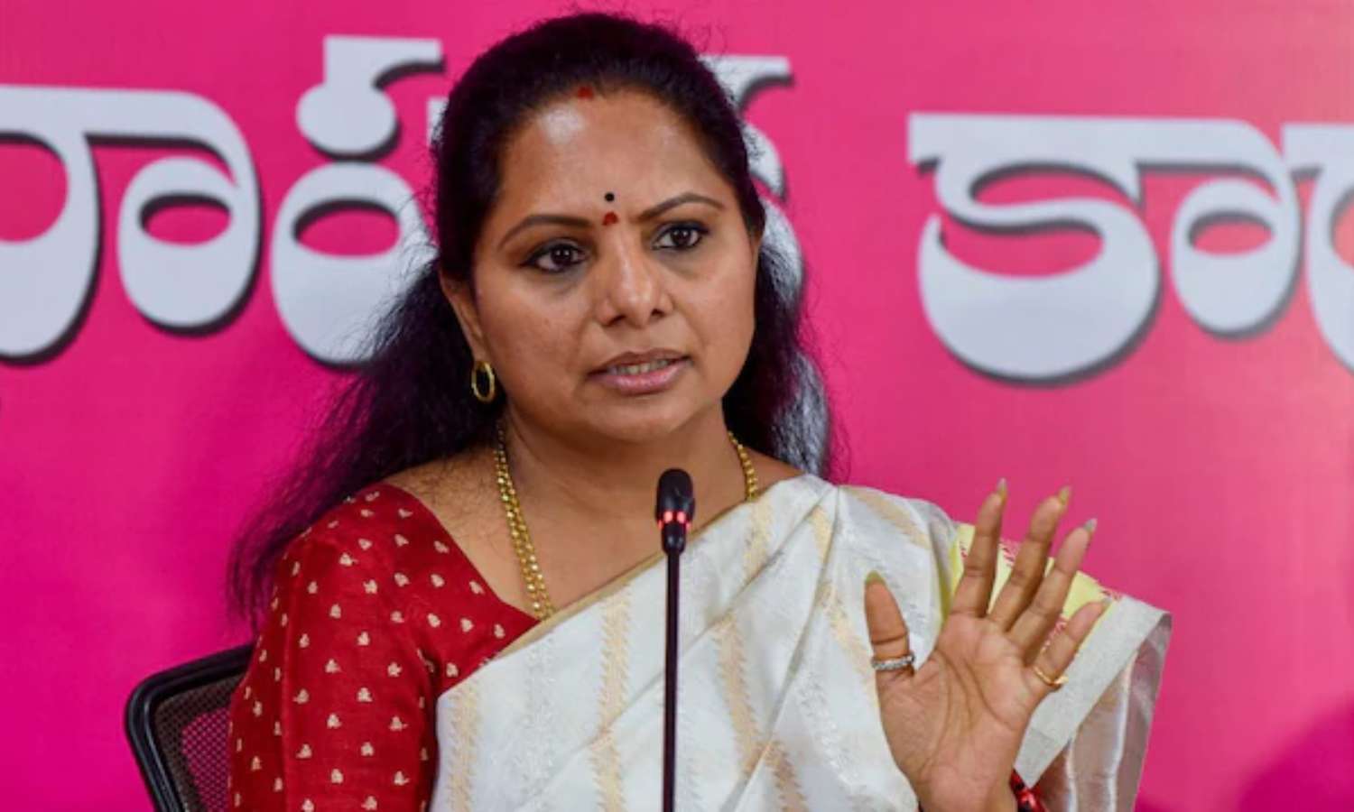 Kavitha hails KCR
